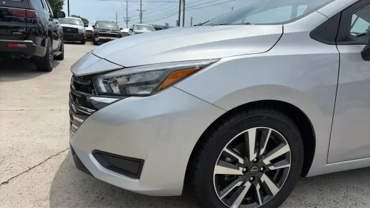 Vista 16 de 2025 NISSAN VERSA