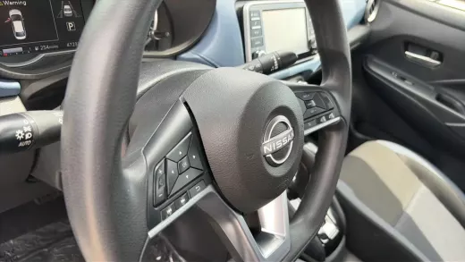 Vista 19 de 2025 NISSAN VERSA