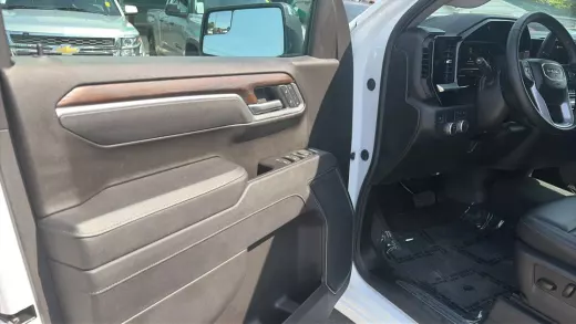 Vista 9 de 2025 GMC SIERRA 1500 CREW CAB