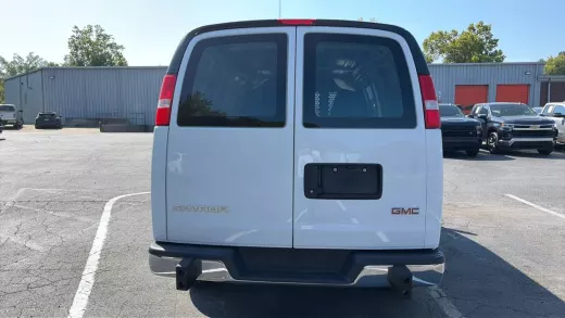 Vista 7 de 2025 GMC SAVANA 2500 CARGO