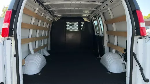 Vista 8 de 2025 GMC SAVANA 2500 CARGO