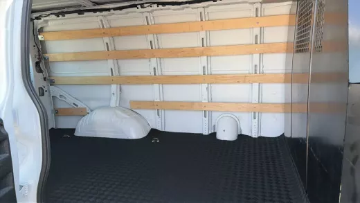 Vista 9 de 2025 GMC SAVANA 2500 CARGO